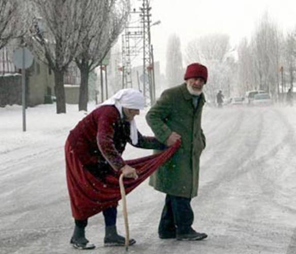 Gurbette Ömrüm Geçecek(resimler manidar)