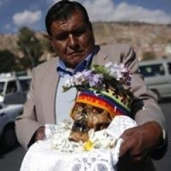 Bolivya: Kafatasi Bayrami.....