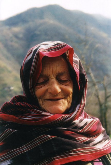 gözyaşıda mı yaşlanır kırışmış yüzlerde... gözyaşıda mı yaşlanır kırışmış yüzlerde...