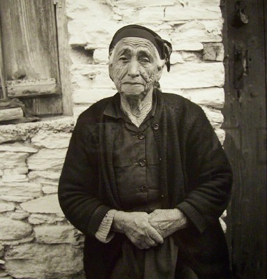 gözyaşıda mı yaşlanır kırışmış yüzlerde... gözyaşıda mı yaşlanır kırışmış yüzlerde...