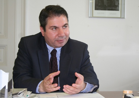 Başkonsolos Önal: “Anadil eğitiminin kurumsal tabanı zayıf” Başkonsolos Önal: “Anadil eğitiminin kurumsal tabanı zayıf”