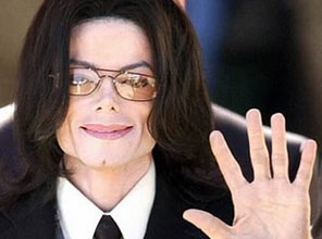 Michael Jackson vefat etti