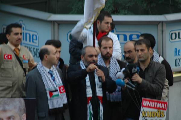 Taksim Çınladı: “Mescid-i Aksa Onurumuzdur!” Taksim Çınladı: “Mescid-i Aksa Onurumuzdur!”