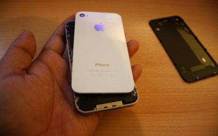Siyah iPhone 4 nasıl beyaz yapılır?