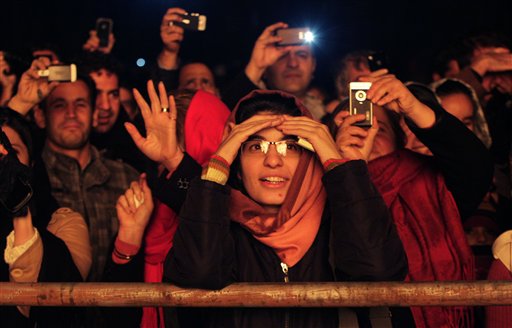 İrandaki Zerdüstlerin ates ayini fotograflari