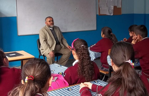 Caferi imam ilkokulda ders anlattı Caferi imam ilkokulda ders anlattı