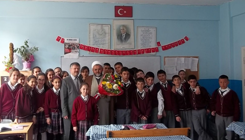 Caferi imam ilkokulda ders anlattı Caferi imam ilkokulda ders anlattı