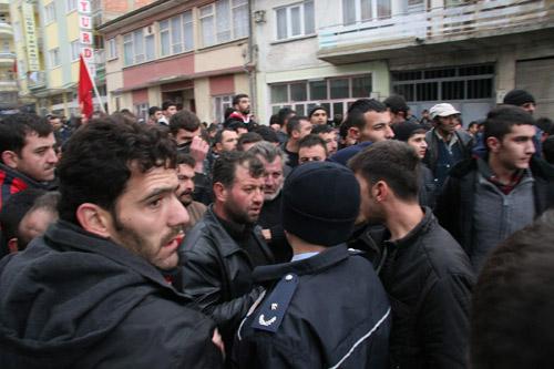 Afyonkarahisar'da tehlikeli gerginlik Afyonkarahisar'da tehlikeli gerginlik