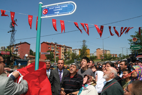 Ataşehir'de şehidin anısına saygısızlık iddiası Ataşehir'de şehidin anısına saygısızlık iddiası
