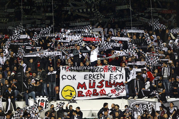 Çarşı'dan Müslüm Baba'ya vefa Çarşı'dan Müslüm Baba'ya vefa