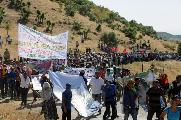 Lice'de toplanan 2 bin BDP'li karakola yürüdü