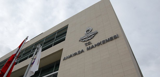 ''Anadilde savunma'' Anayasa Mahkemesi'nde