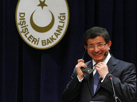 'Davutoğlu'nun sırıtmasına şaşırmayın' 