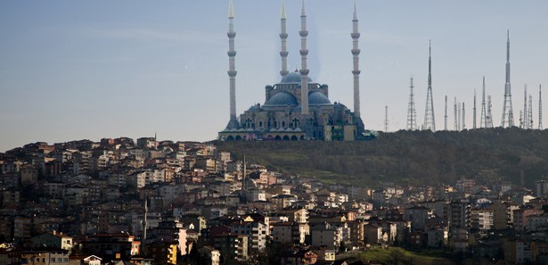 'Kurtarın' diyen babasından şikayetçi oldu