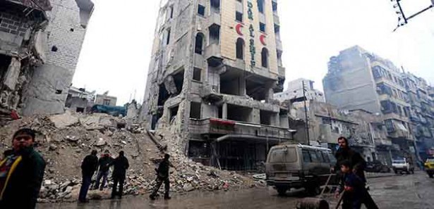 'Virane' şehir Halep'te bombardıman sürüyor 