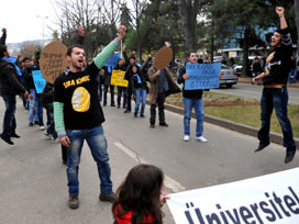 'Yumurtalı' protestoya destek yürüyüşü 