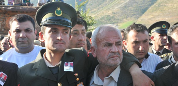 Şehit ağabeye üniformalı uğurlama