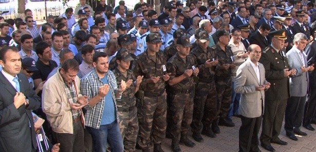 Şehit polis gözyaşlarıyla memleketine uğurlandı 