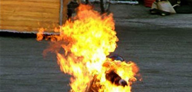 Çin'de bir Tibetli daha kendini yaktı 
