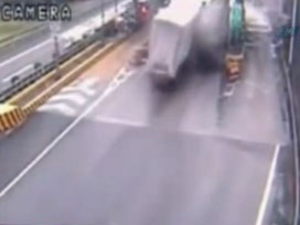Çin´de trafik kazaları : 12 ölü, 19 yaralı