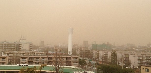 Çin'den gelen toz fırtınası, Tokyo'yu etkisine aldı