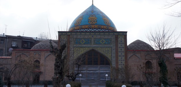 Üç kez yakılan cami hala ayakta 