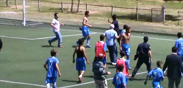 Çocuk futbolculara biber gazlı müdahale