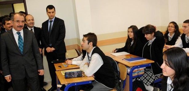 Öğrenciden Bakan Dinçer'e 'dershane sorusu' 
