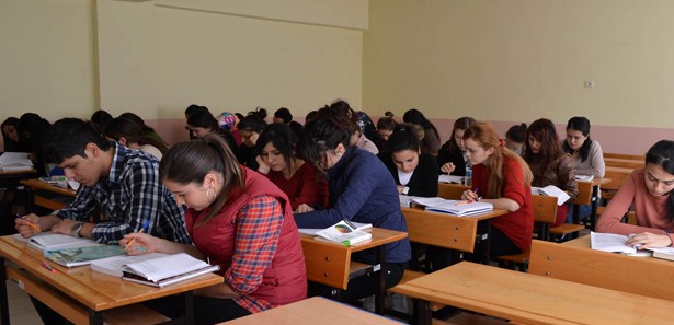 Öğrenciler kitap okuma saatini seviyor