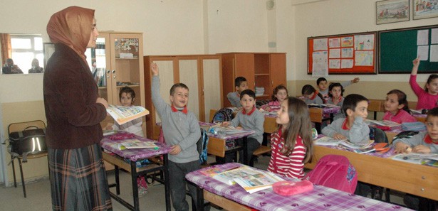Öğretmen derse serbest kıyafetle girdi