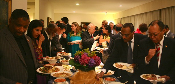 İsrail Washington büyükelçiliğinde iftar yemeği verdi 
