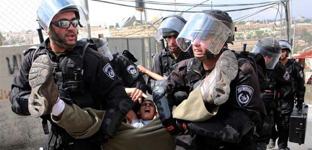 İsrail'den 14 Filistinli'ye gözaltı 