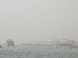 İstanbul Boğazı´nda sis etkili oldu 