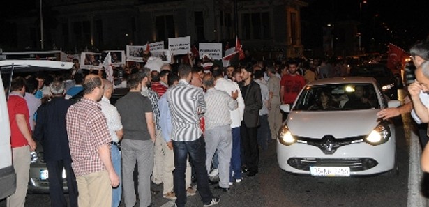 İstanbul'da Mursi'ye dev destek gösterisi
