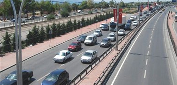İstanbul'da bu yollar trafiğe kapatılacak 
