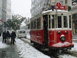 İstanbul´da kar en çok yayaları etkiledi 