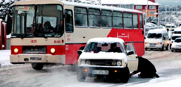 İstanbul'da kar kalınlığı 60 cm'e ulaştı 
