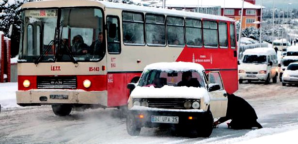 İstanbul'da kar kalınlığı 60 cm'e ulaştı