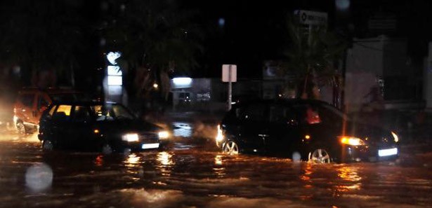 İstanbul'da kar yerini yağmura bıraktı 