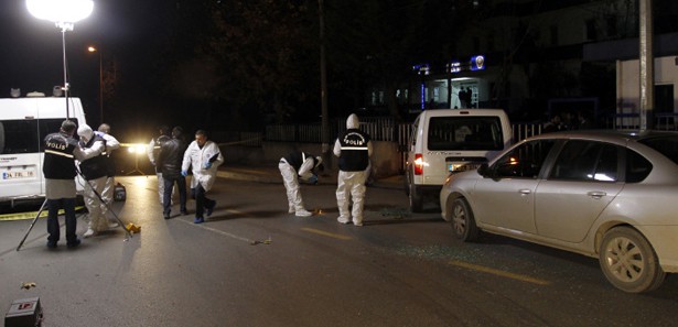 İstanbul'da karakola patlayıcı atıldı 