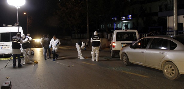İstanbul'da karakola patlayıcı atıldı