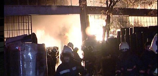 İstanbul'da korkutan fabrika yangını