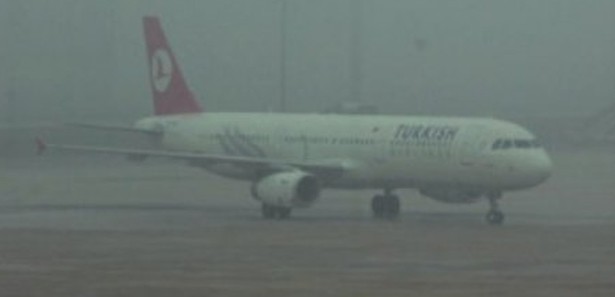 İstanbul'da sis ile uyandı 