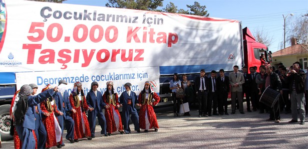 İstanbul'dan Vanlı öğrencilere 50 bin kitap 