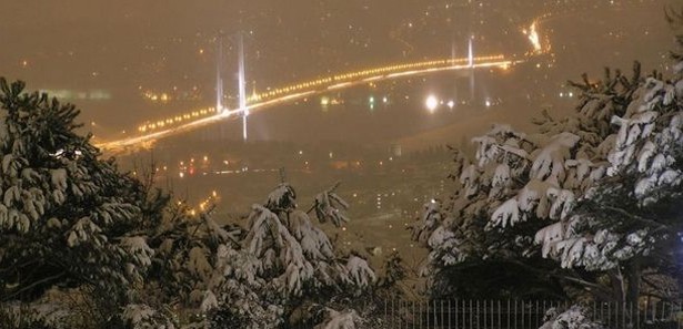 İstanbul'un yüksek kesimlerine yılın ilk karı düştü 