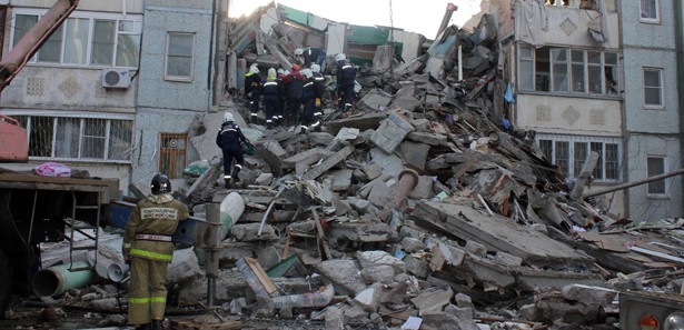 İtalya'da 2 bina çöktü: 2 ölü 