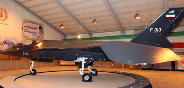 İşte İran'ın ürettiği yeni savaş uçağı 