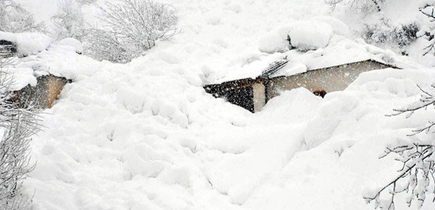 Çığ ve tipi 3 ilde 5 can aldı