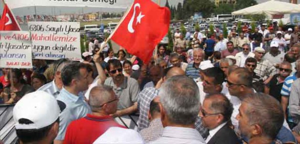 İzmir belediye başkanına kavşak protestosu 