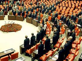 1 dakikalık saygı duruşuna dayanamadı
